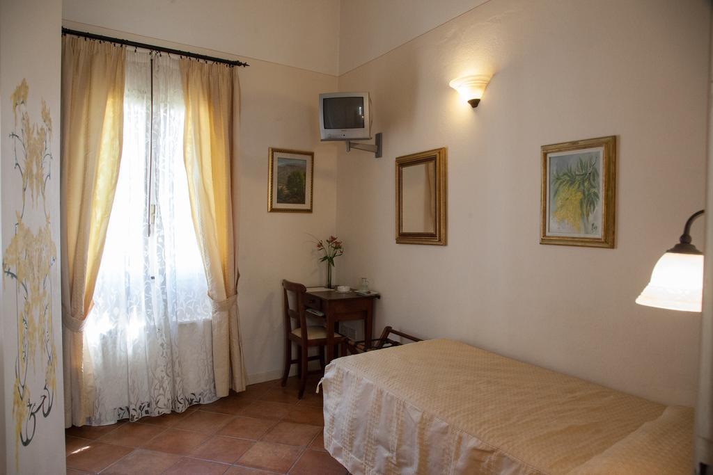 Degli Artisti 3*